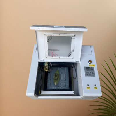 Mesin pemotong dan ukiran laser CNC dengan tabung laser CO2 untuk kayu akrilik tekstil